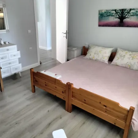 Whispering Getaway * Korinós