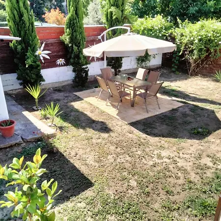 Whispering Getaway Korinós