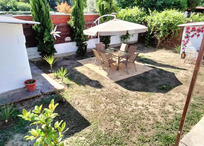 Whispering Getaway Korinós